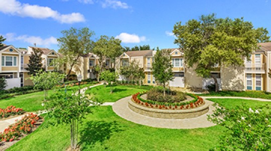 1st Lake Apartments in New Orleans, Louisiana